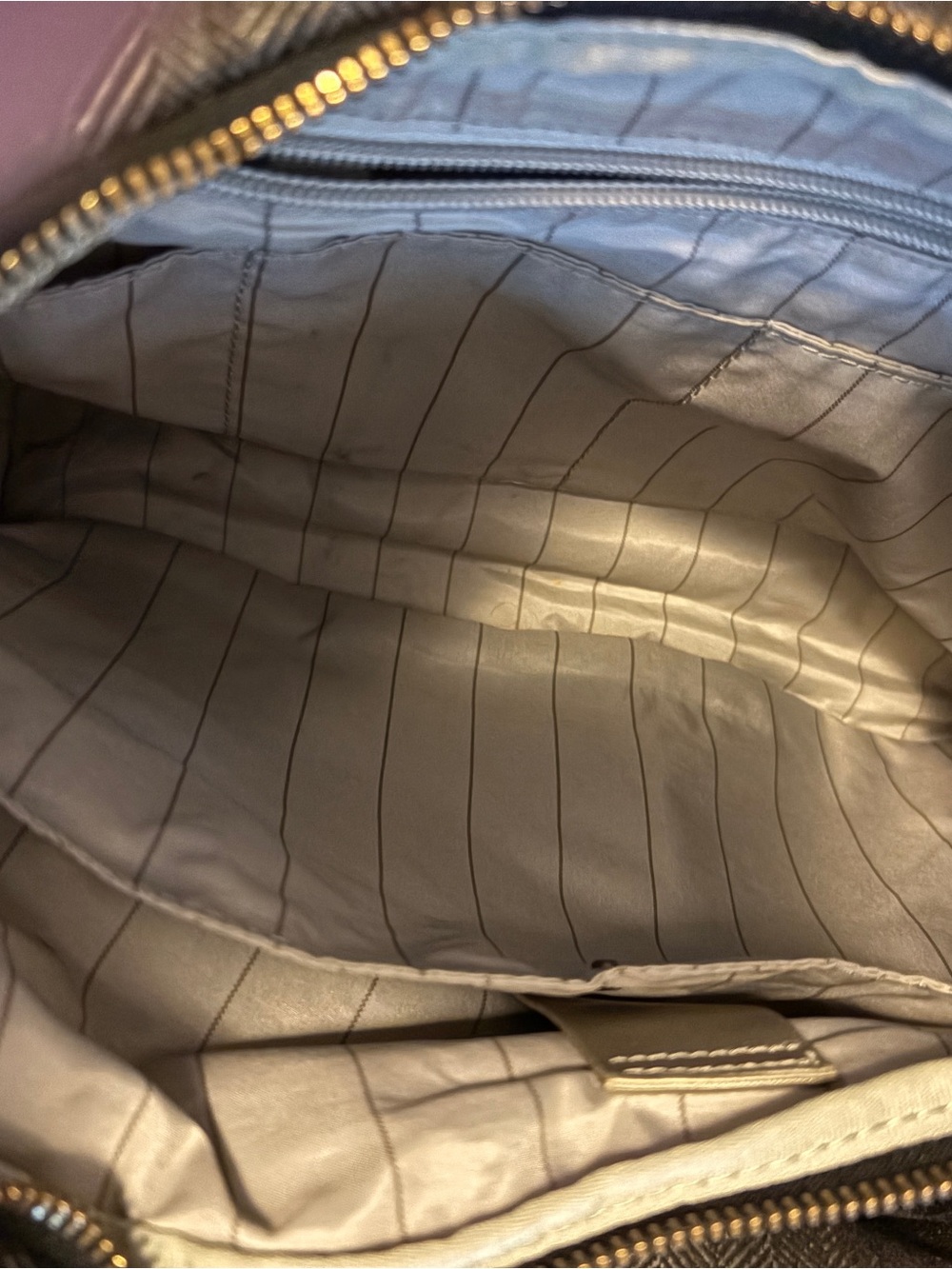 Pacsafe Herringbone Crossbody in Gray and Cream - Picture 4 of 6